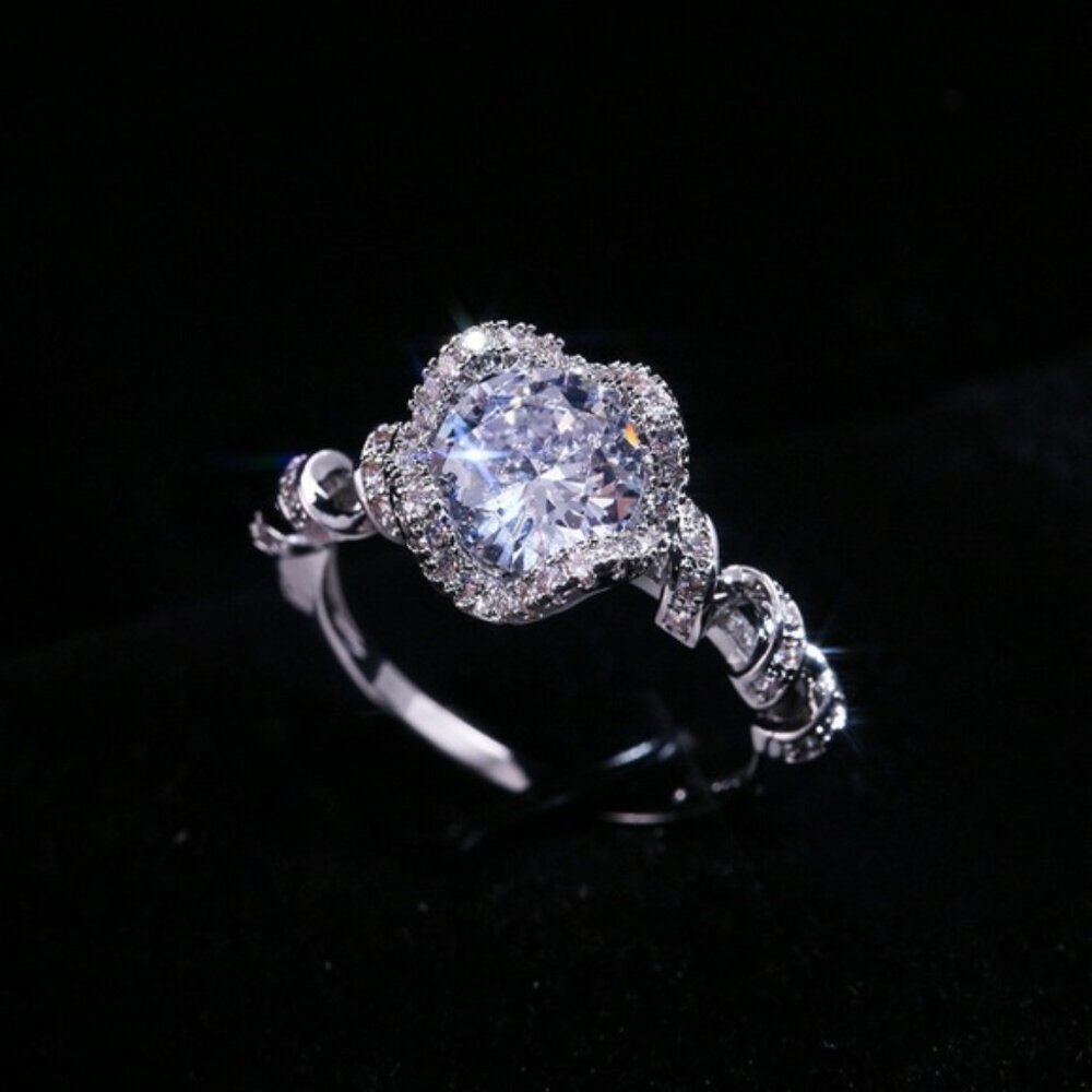 Exquisite 925 Sillver white Sapphire Ring New - Picture 2 of 5
